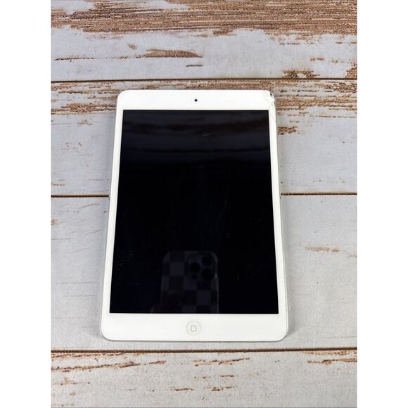 Apple iPad Mini 2 - A1489 - 7.9" Screen 32GB WiFi - Silver- For Parts - Picture 1 of 3